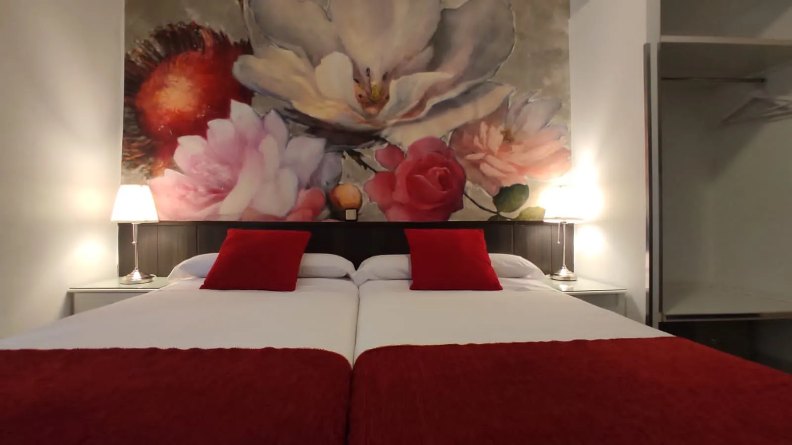 Habitación doble con dos camas en el Hostal Bruña