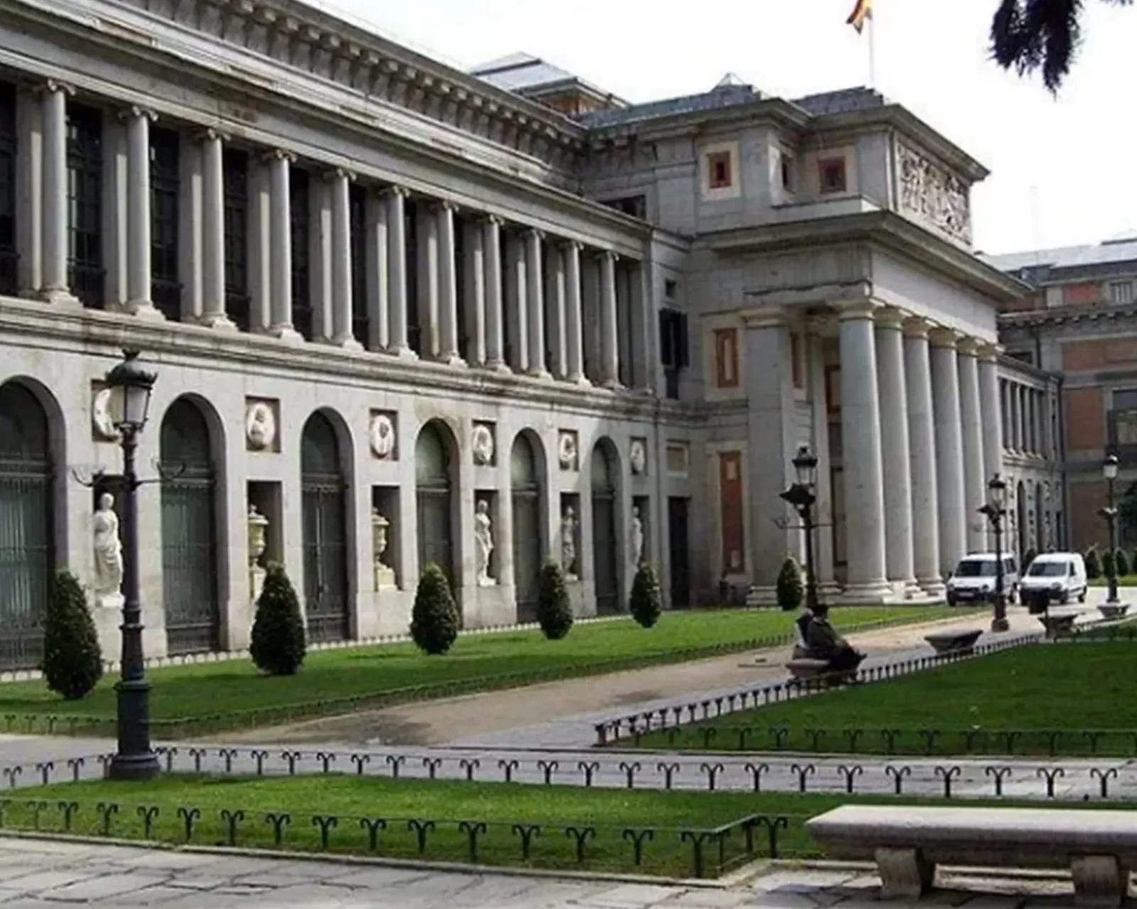 Museo del Prado en el Paseo del Prado, a pocos pasos del Hostal Bruña