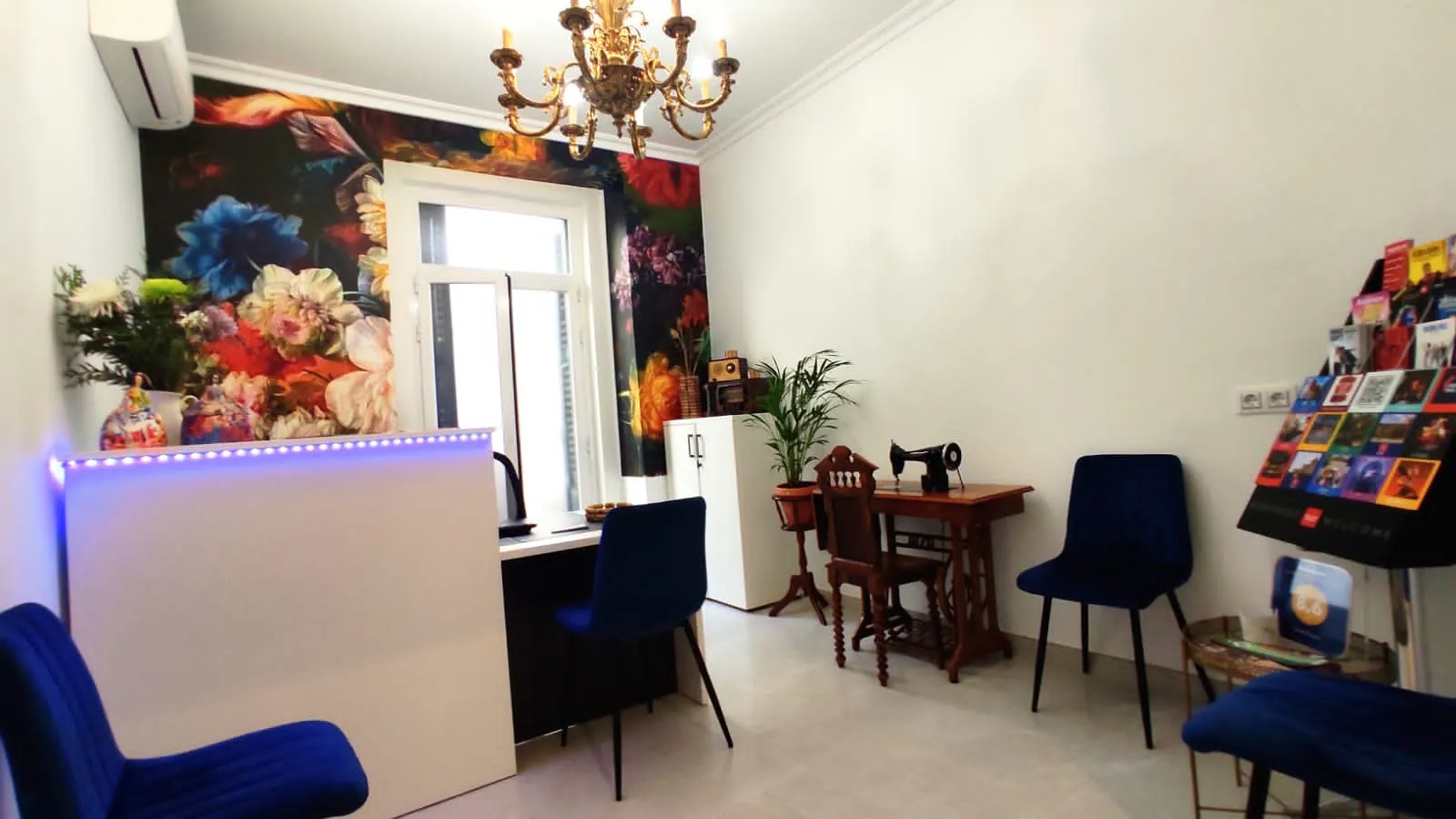 Recepción del Hostal Bruña en la calle Moratín de Madrid