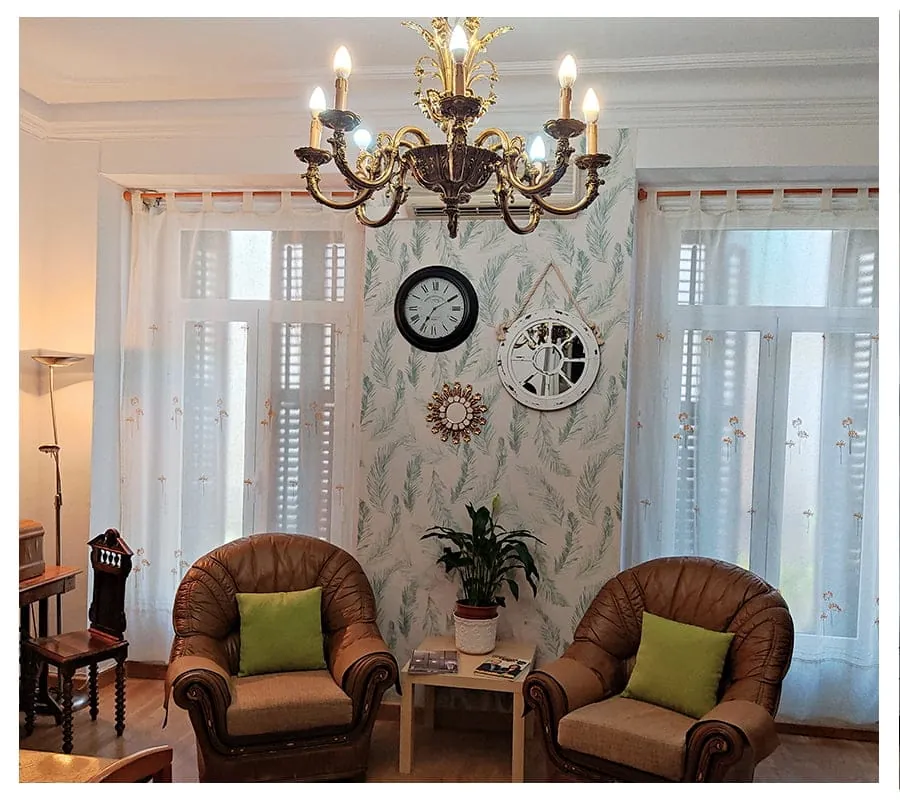 Salón de la zona común del Hostal Bruña