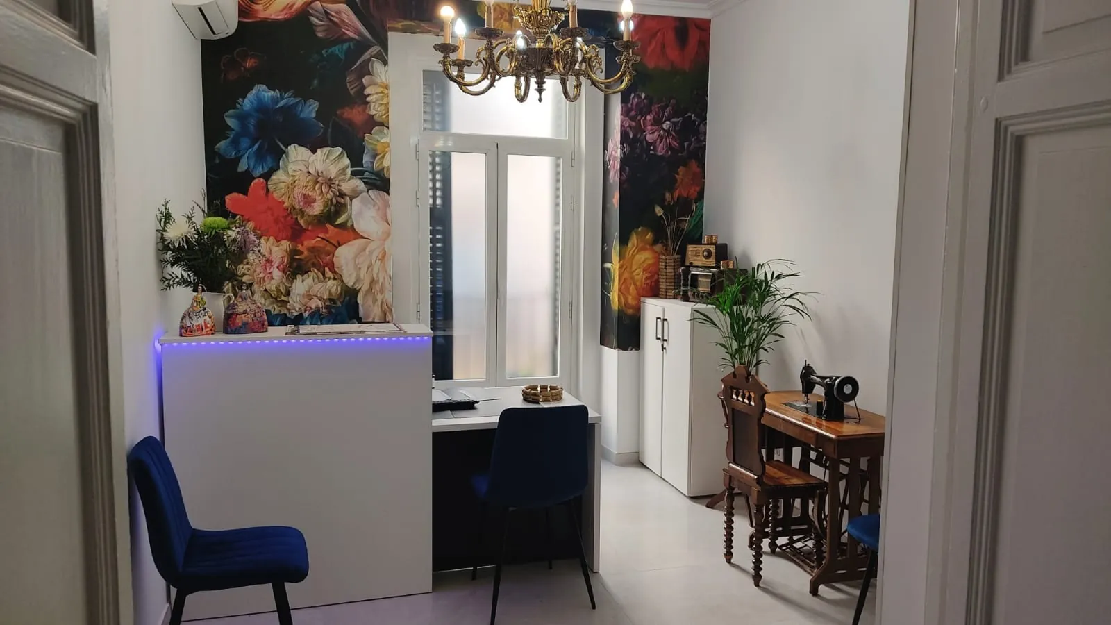 Zona común junto a la recepción del Hostal Bruña